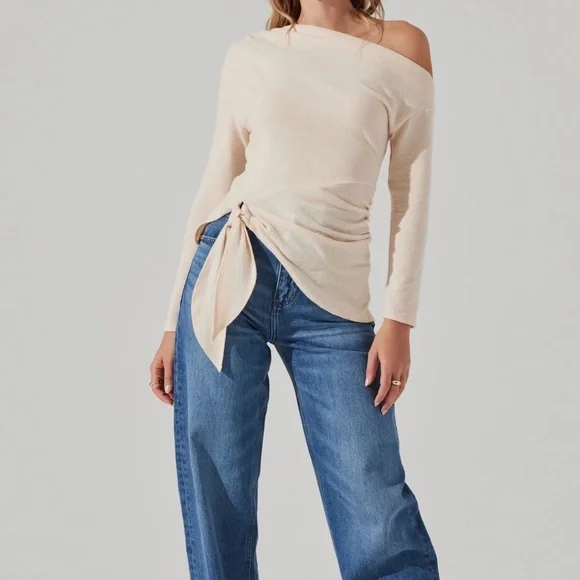 ASTR THE LABEL NWT one shoulder tie hem knit top - Picture 3 of 6